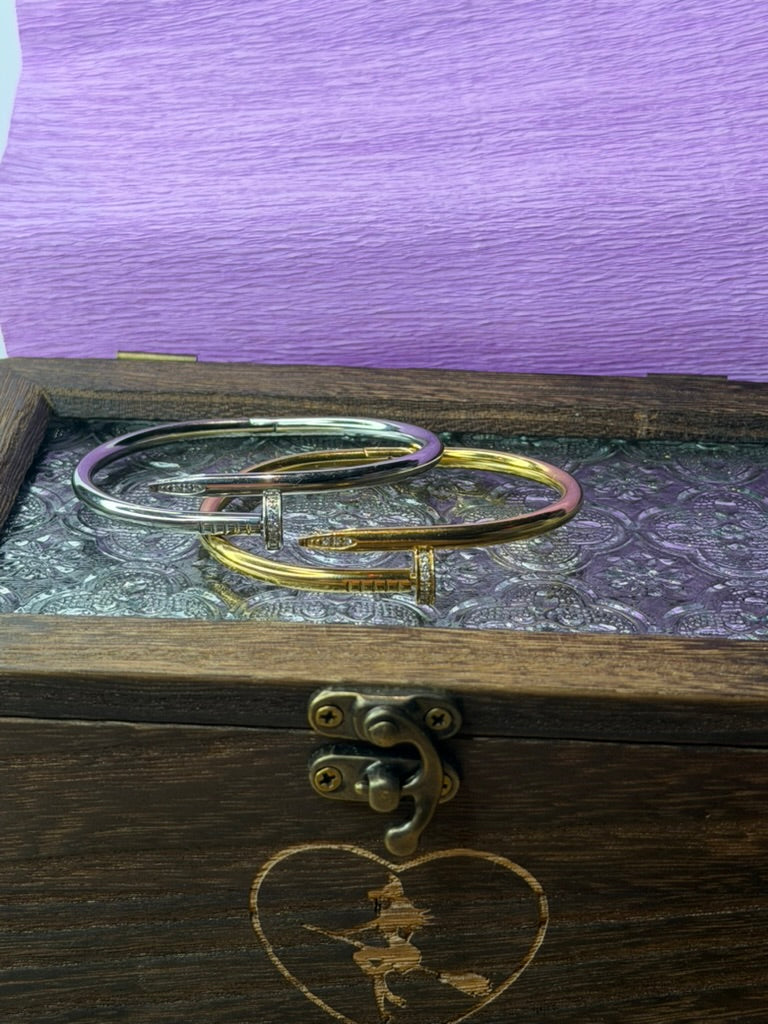 [LIMITED EDITION] Nail It Down Spelled Bracelet