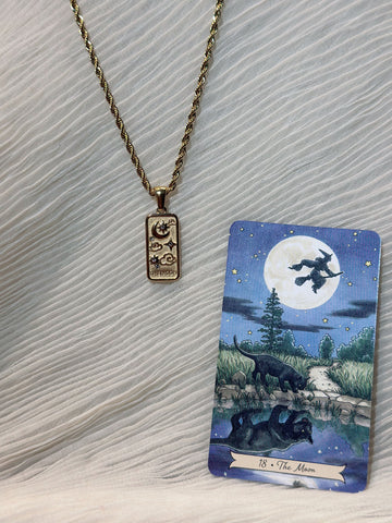 [LAST PIECE, LIMITED EDITION] Spelled 'The Moon' Tarot Necklace